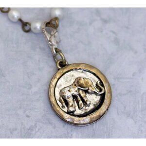 18 inch, Vintage Pendant Necklace, Elephant Necklace, Gold Tone Necklace - CD1